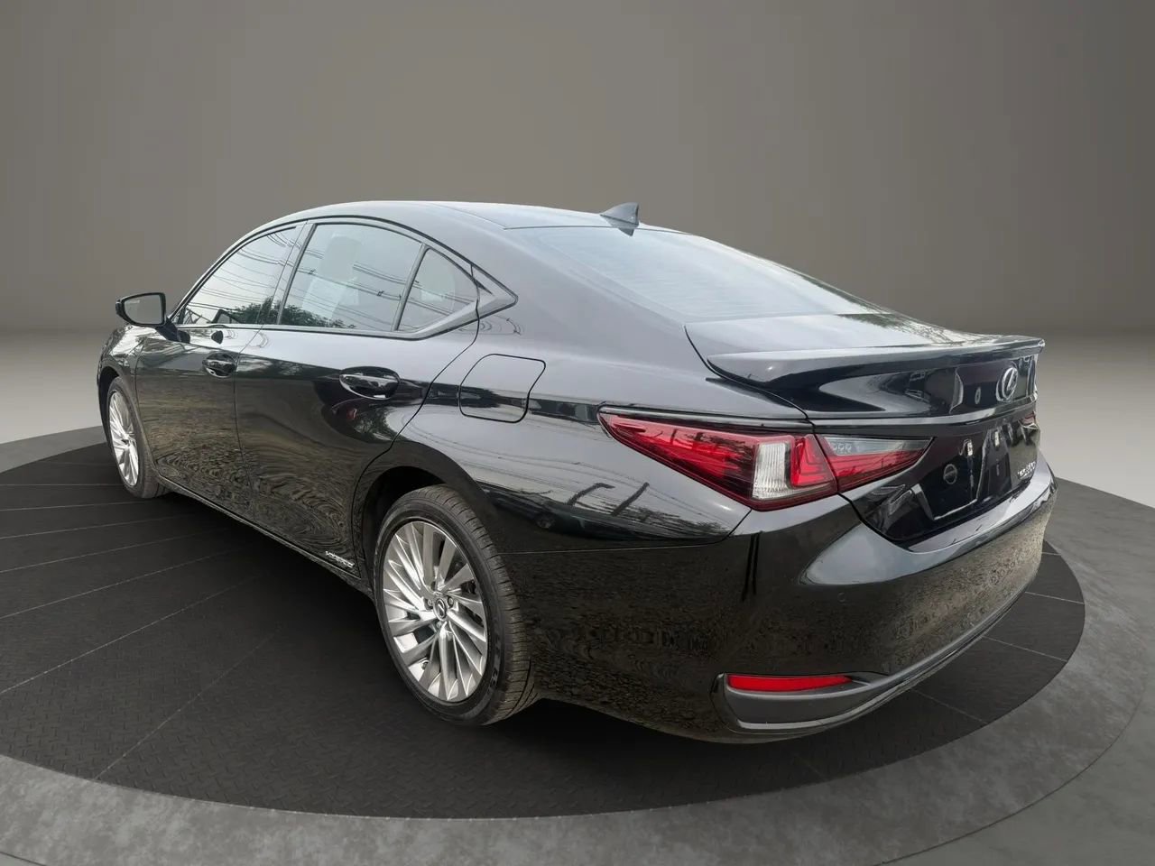 Used 2020 Lexus ES 300h w/ Accessory Package FWD image 7