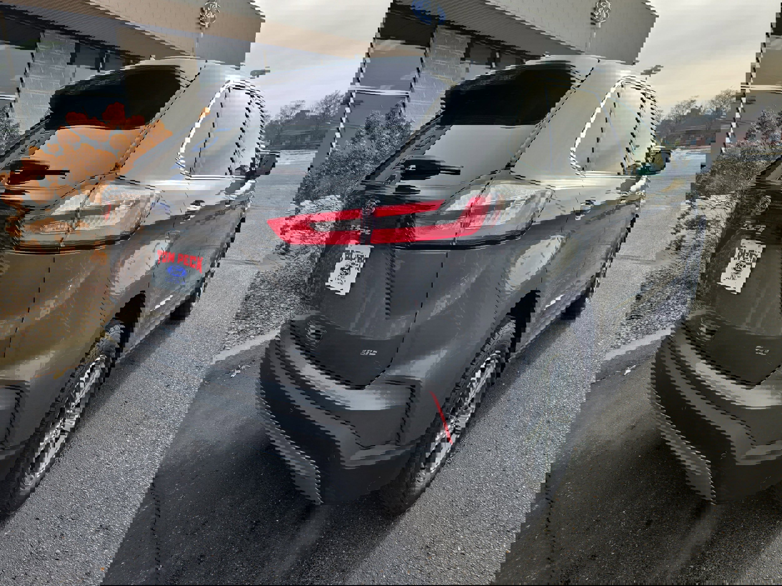 Used 2023 Ford Edge SEL w/ Convenience Package image 2