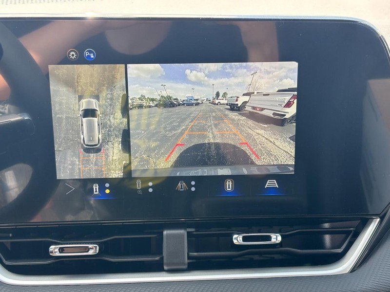 New 2026 Chevrolet Equinox LT w/ Convenience Package II FWD image 17