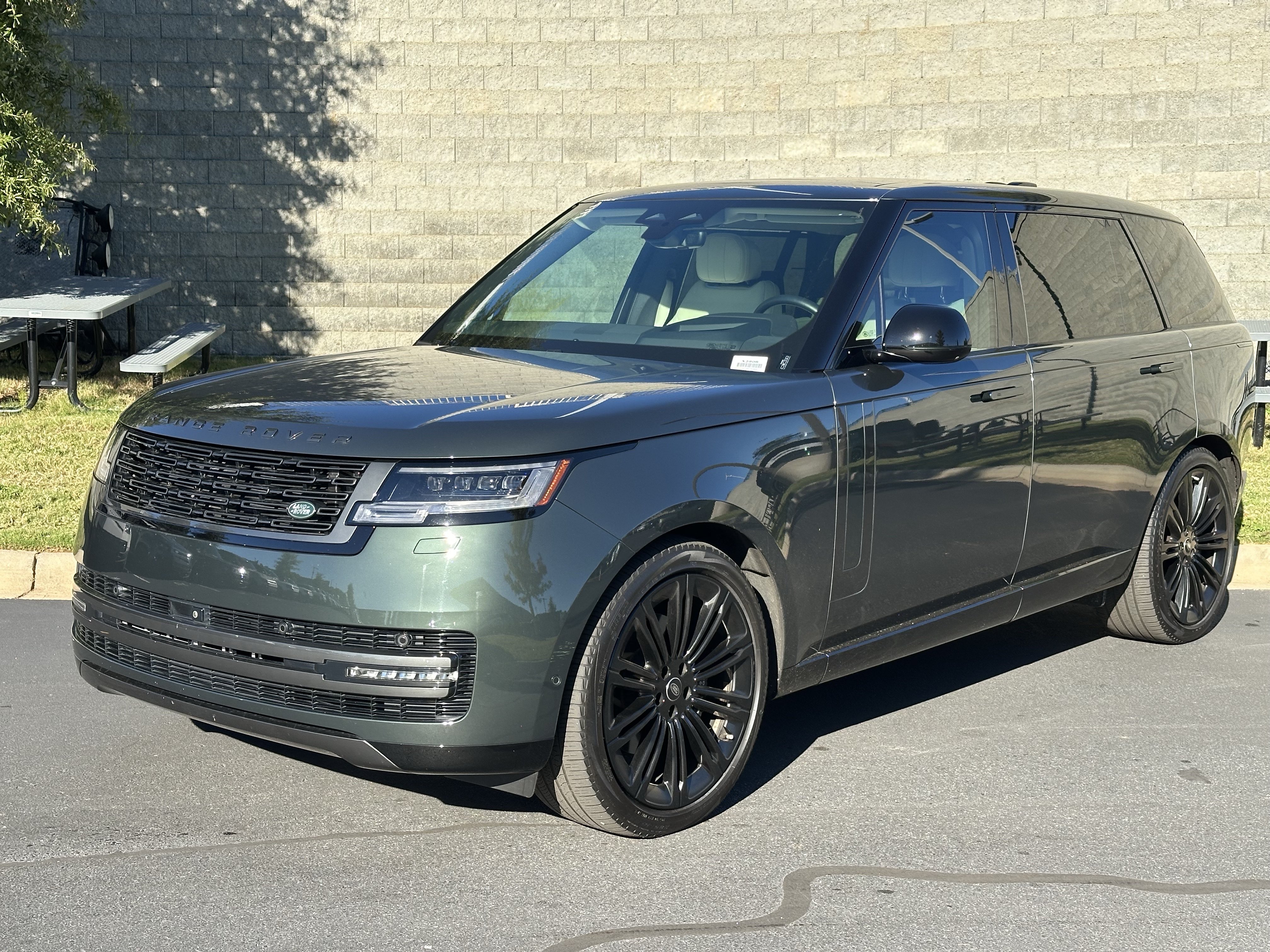 Certified 2024 Land Rover Range Rover Long Wheelbase SE AWD/4WD image 2