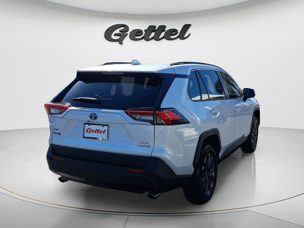 Used 2023 Toyota RAV4 XLE Premium image 4