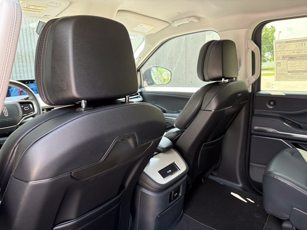 New 2027 Lincoln Navigator Premiere AWD/4WD image 19