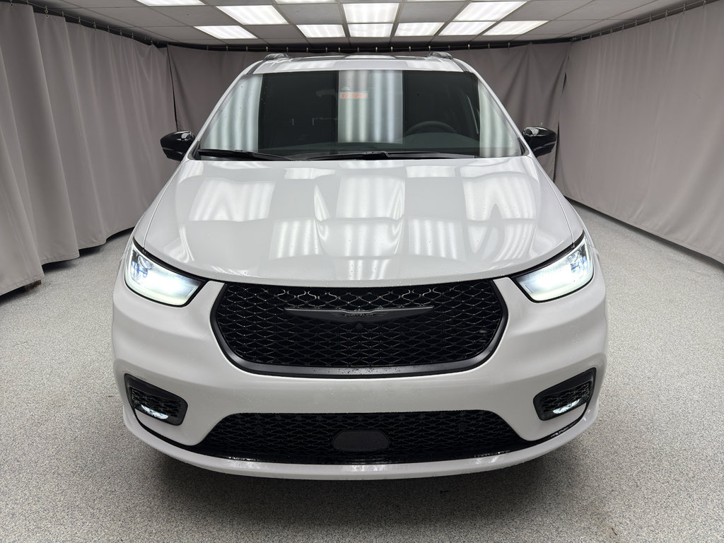 New 2026 Chrysler Pacifica Limited w/ S Appearance Package image 5