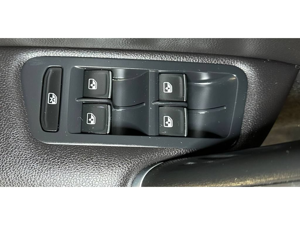 Used 2016 Volkswagen GTI SE FWD image 33
