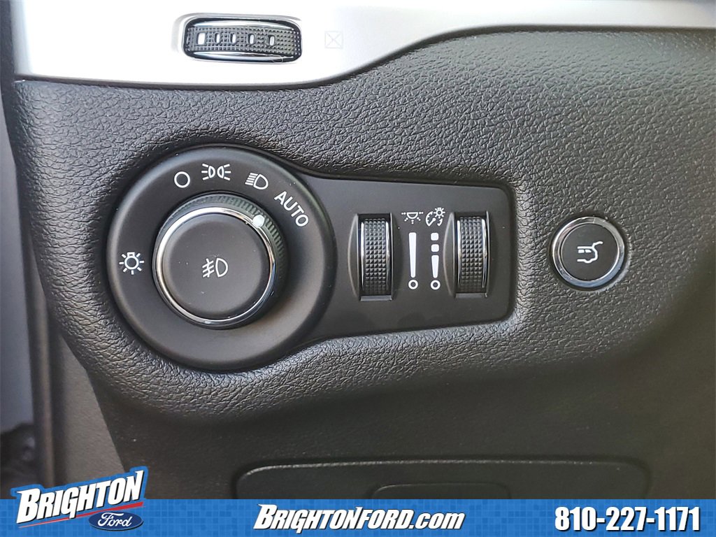 Used 2017 Jeep Cherokee Trailhawk image 19