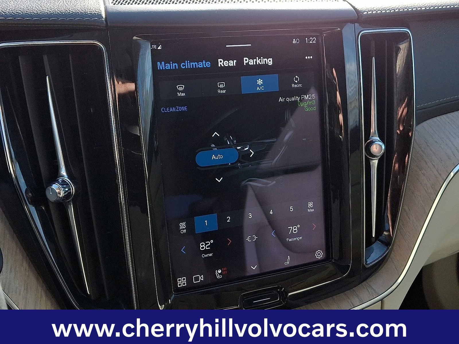 Certified 2022 Volvo XC60 B6 Inscription w/ Advanced Package image 17