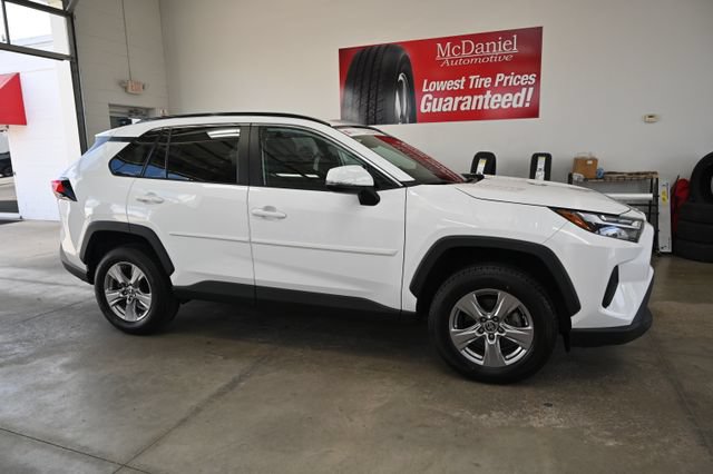 Used 2022 Toyota RAV4 XLE AWD/4WD image 4