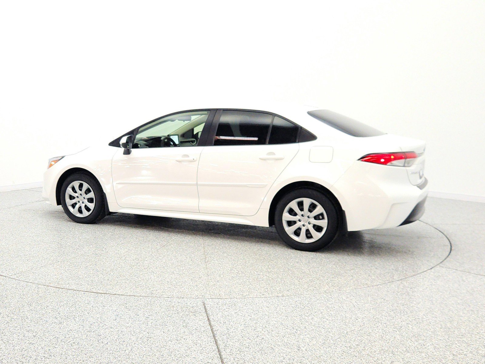 Used 2024 Toyota Corolla LE FWD image 8