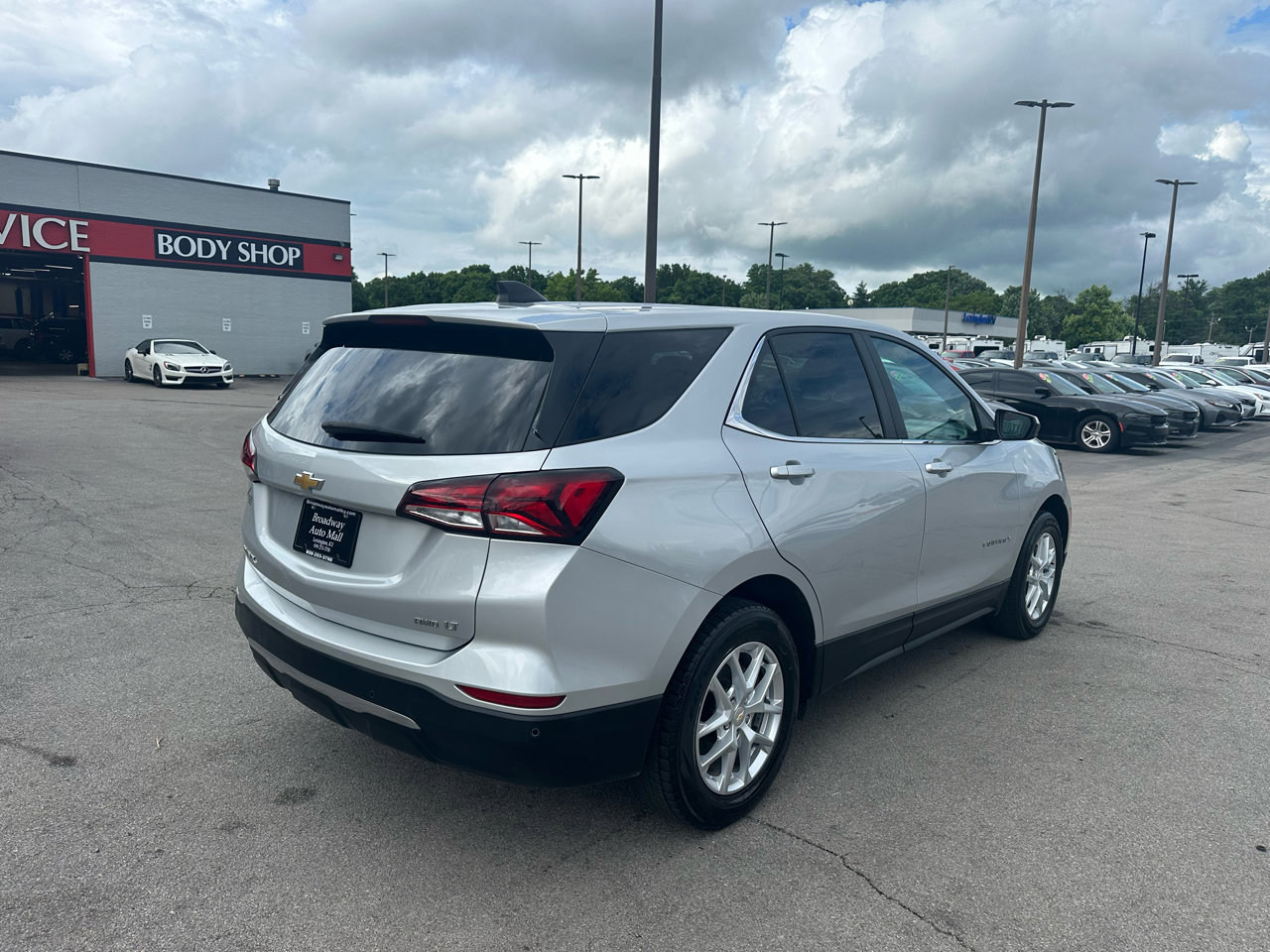 Used 2022 Chevrolet Equinox LT w/ Driver Convenience Package image 3