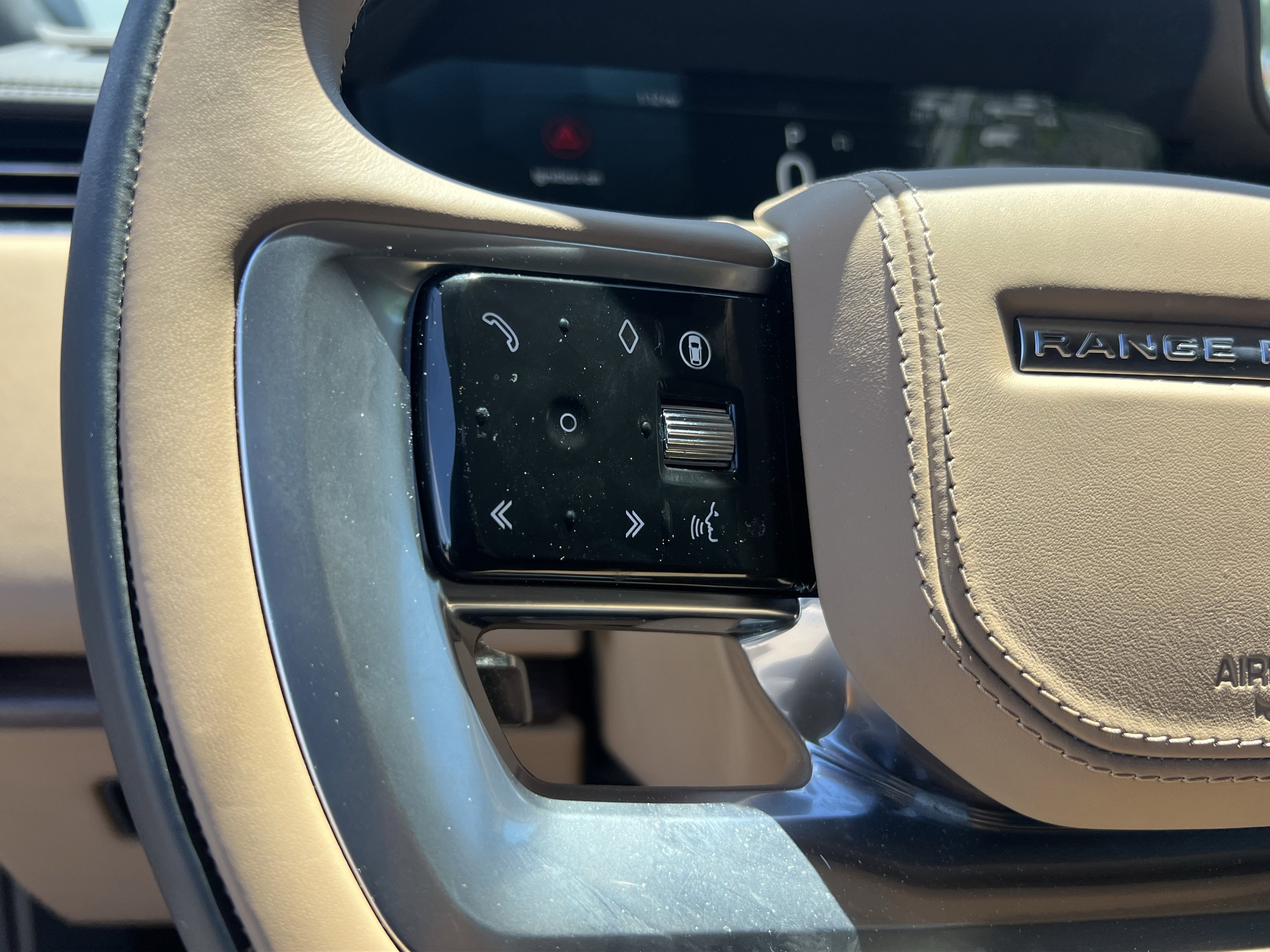 Certified 2025 Land Rover Range Rover SE AWD/4WD image 22