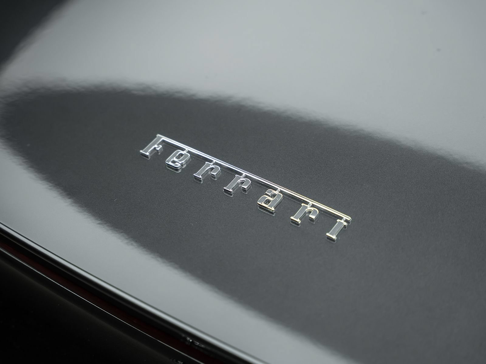 Used 2010 Ferrari California RWD image 18