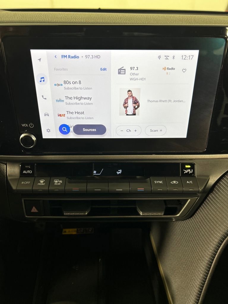 Used 2025 Toyota Camry SE image 13