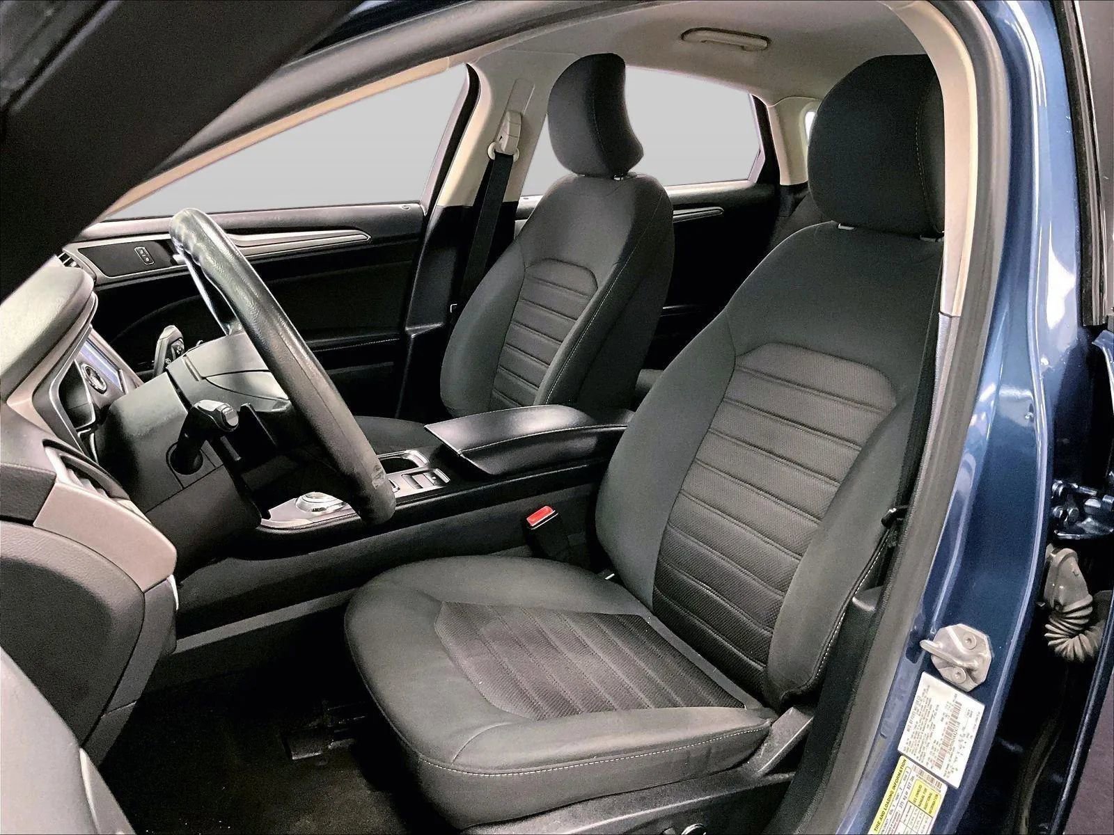 Used 2019 Ford Fusion SE image 25
