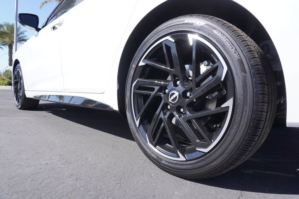 New 2026 Nissan Sentra SR w/ Floor Mat Package FWD image 6