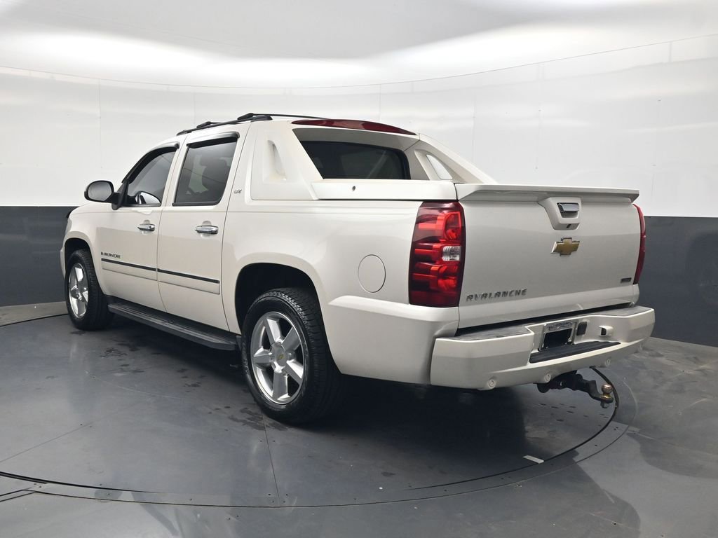 Used 2011 Chevrolet Avalanche LTZ AWD/4WD image 6