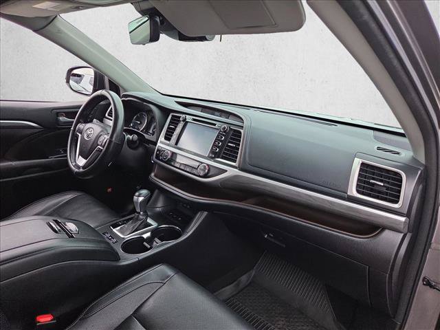 Used 2017 Toyota Highlander Limited AWD/4WD image 20