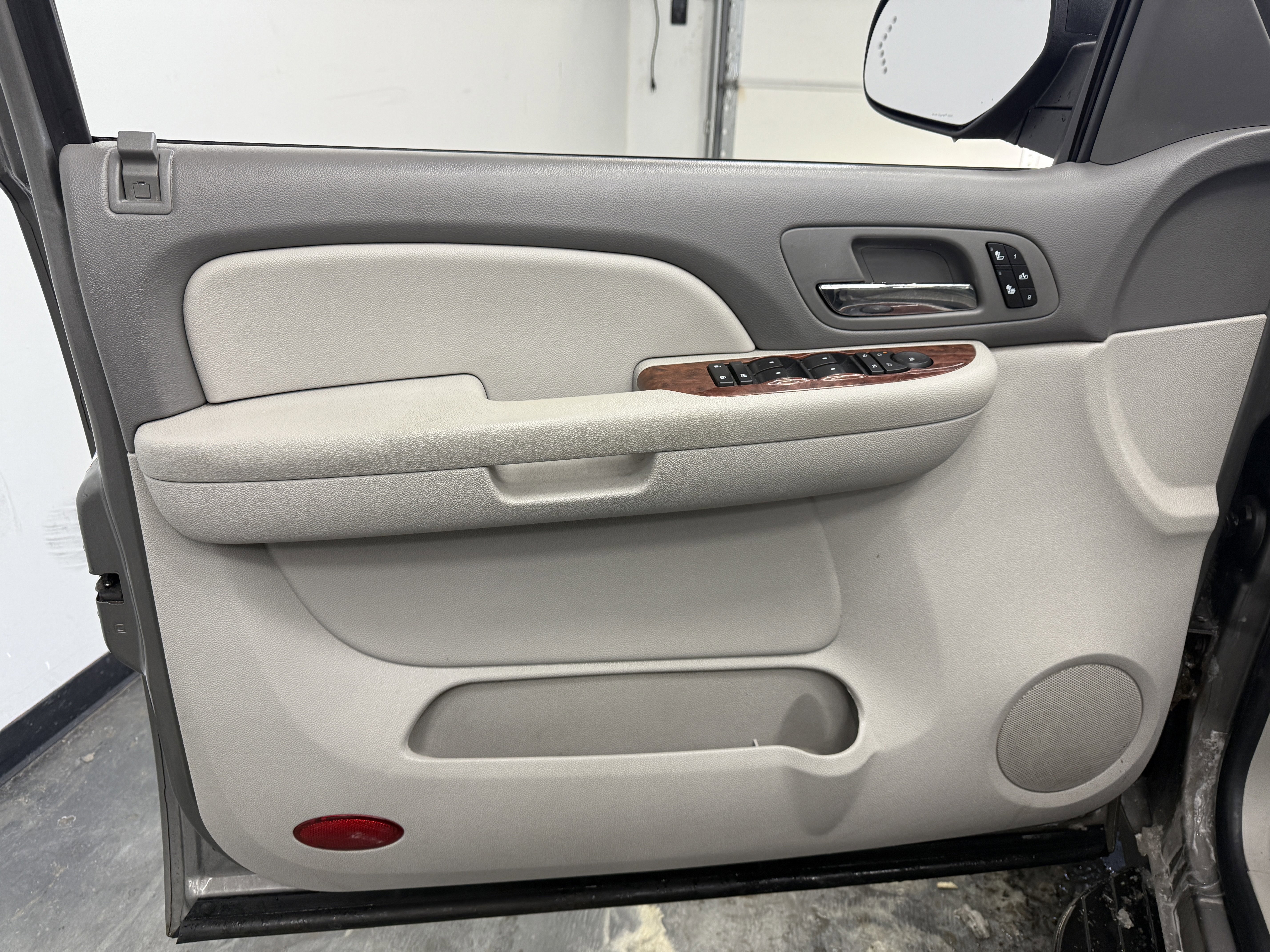 Used 2008 Chevrolet Suburban LT w/ LT Preferred Equipment Group image 9