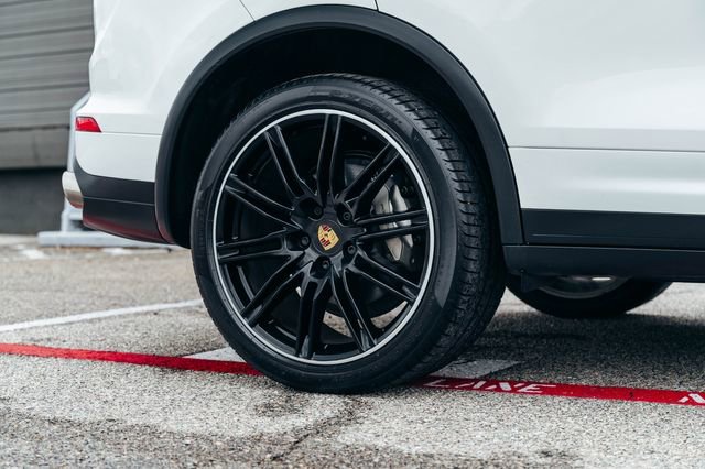 Used 2016 Porsche Cayenne S AWD/4WD image 38
