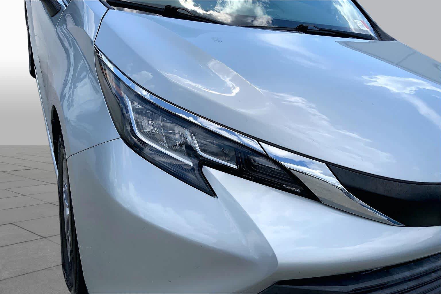 Used 2021 Toyota Sienna XLE FWD image 27