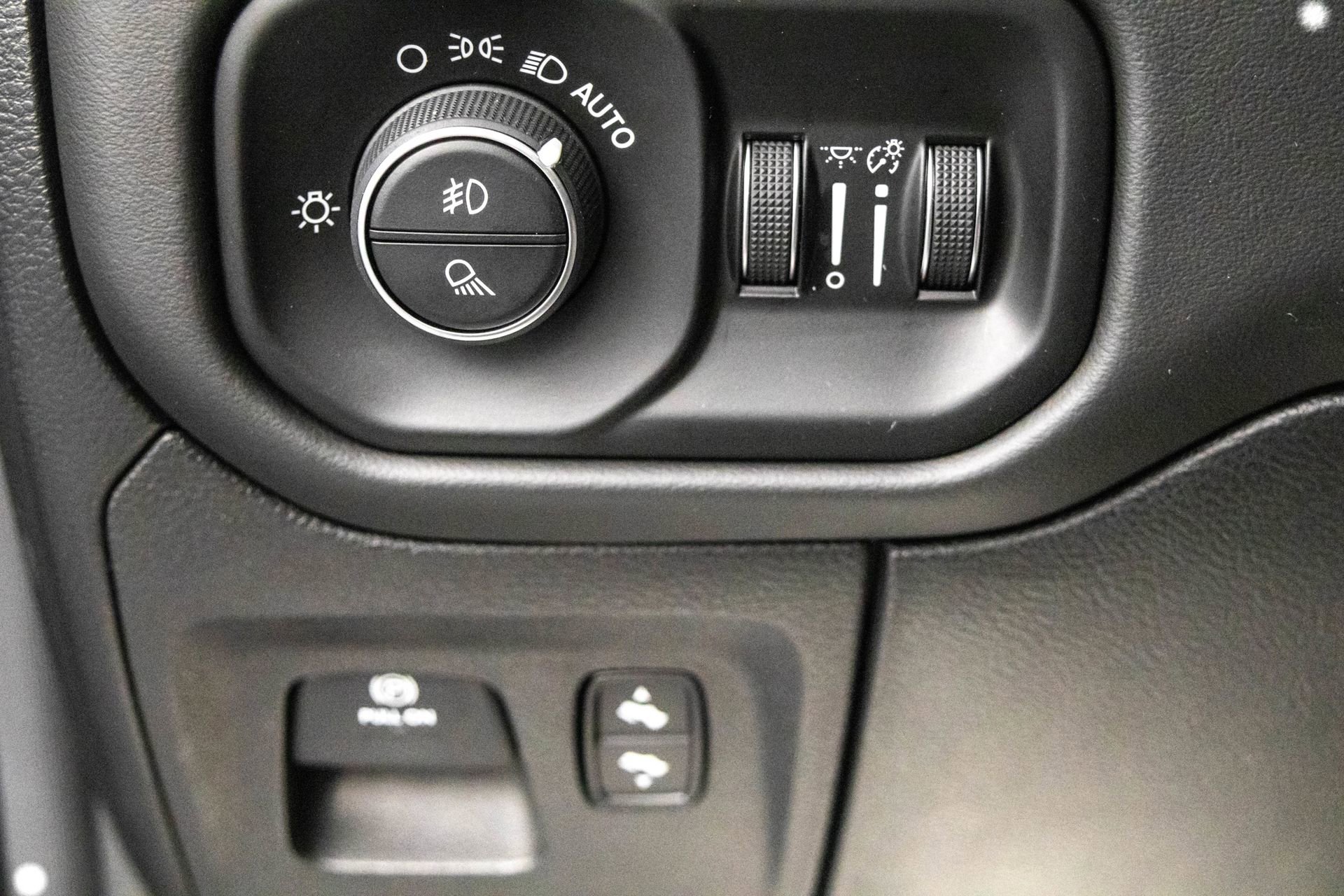 Used 2020 RAM 1500 Limited w/ Cold Weather Group image 18