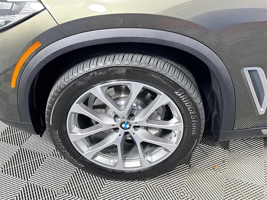 Used 2020 BMW X5 xDrive40i w/ Premium Package image 31