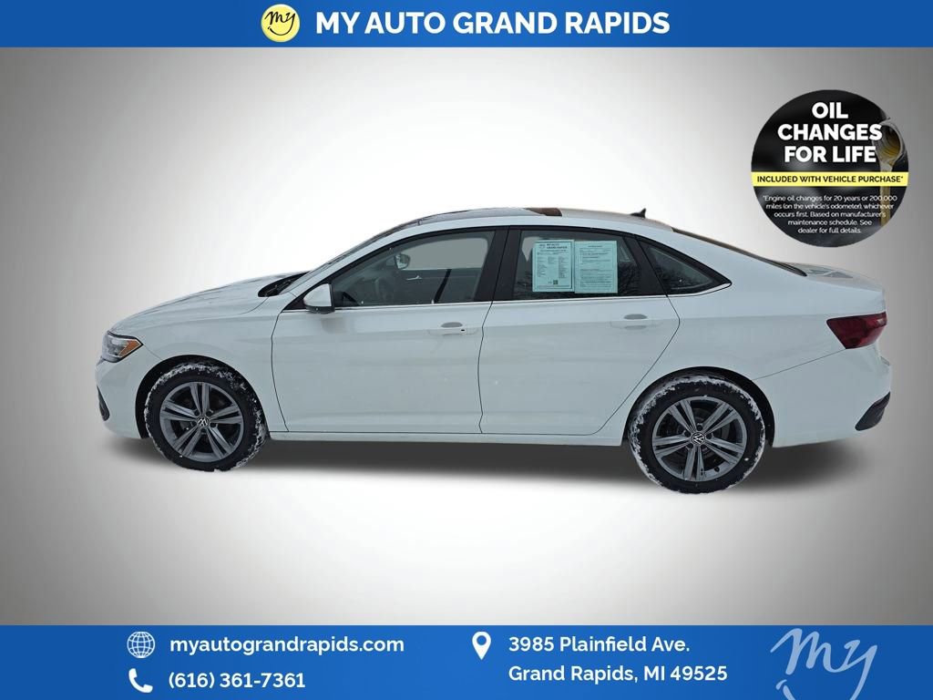 Used 2024 Volkswagen Jetta SE image 4
