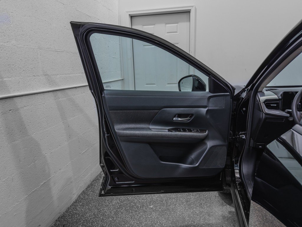 Used 2025 Nissan Kicks SV w/ SV Premium Package AWD/4WD image 11