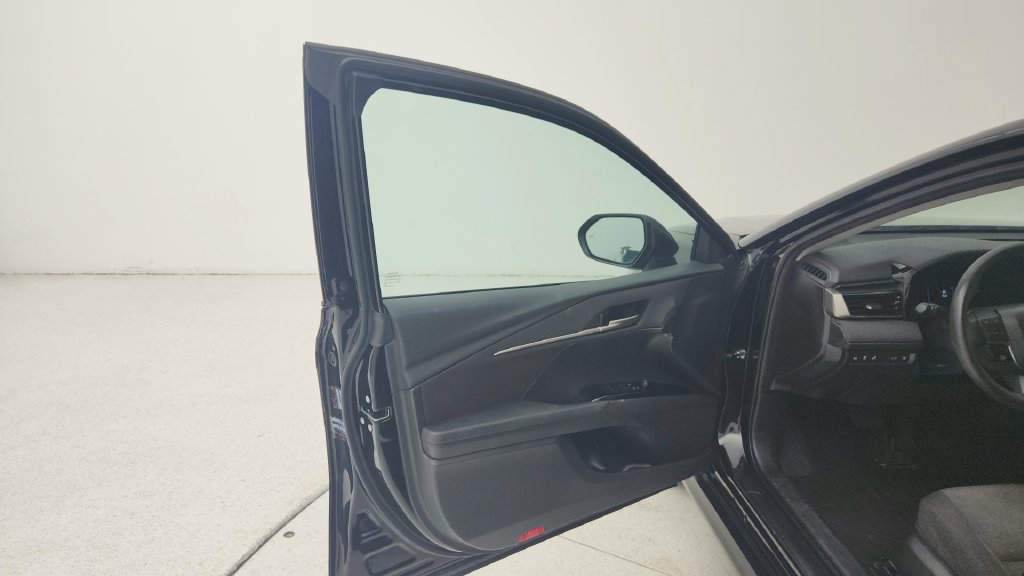 Used 2025 Toyota Camry LE FWD image 15