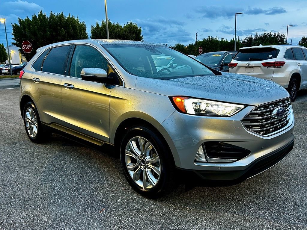 Used 2022 Ford Edge Titanium image 2