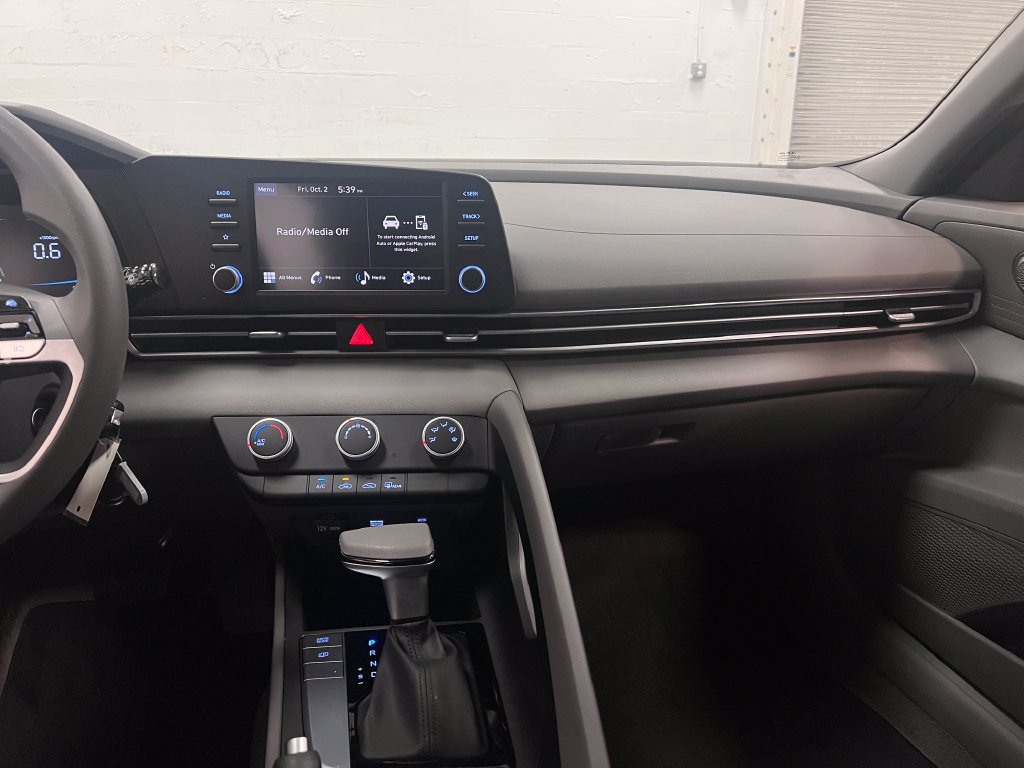 New 2026 Hyundai Elantra SE FWD image 17