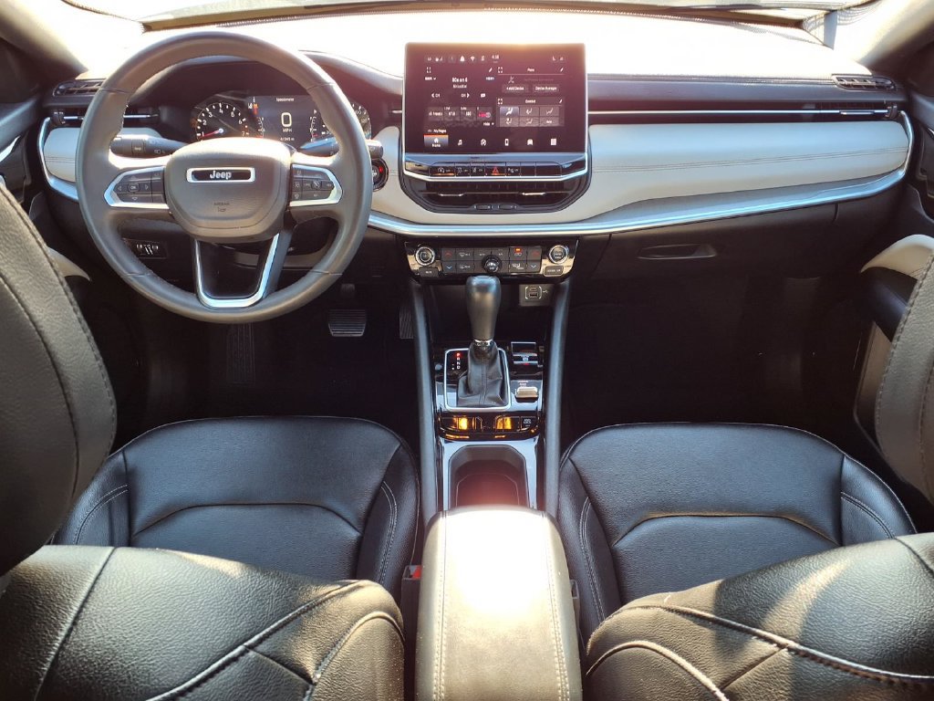 Used 2025 Jeep Compass Limited AWD/4WD image 13