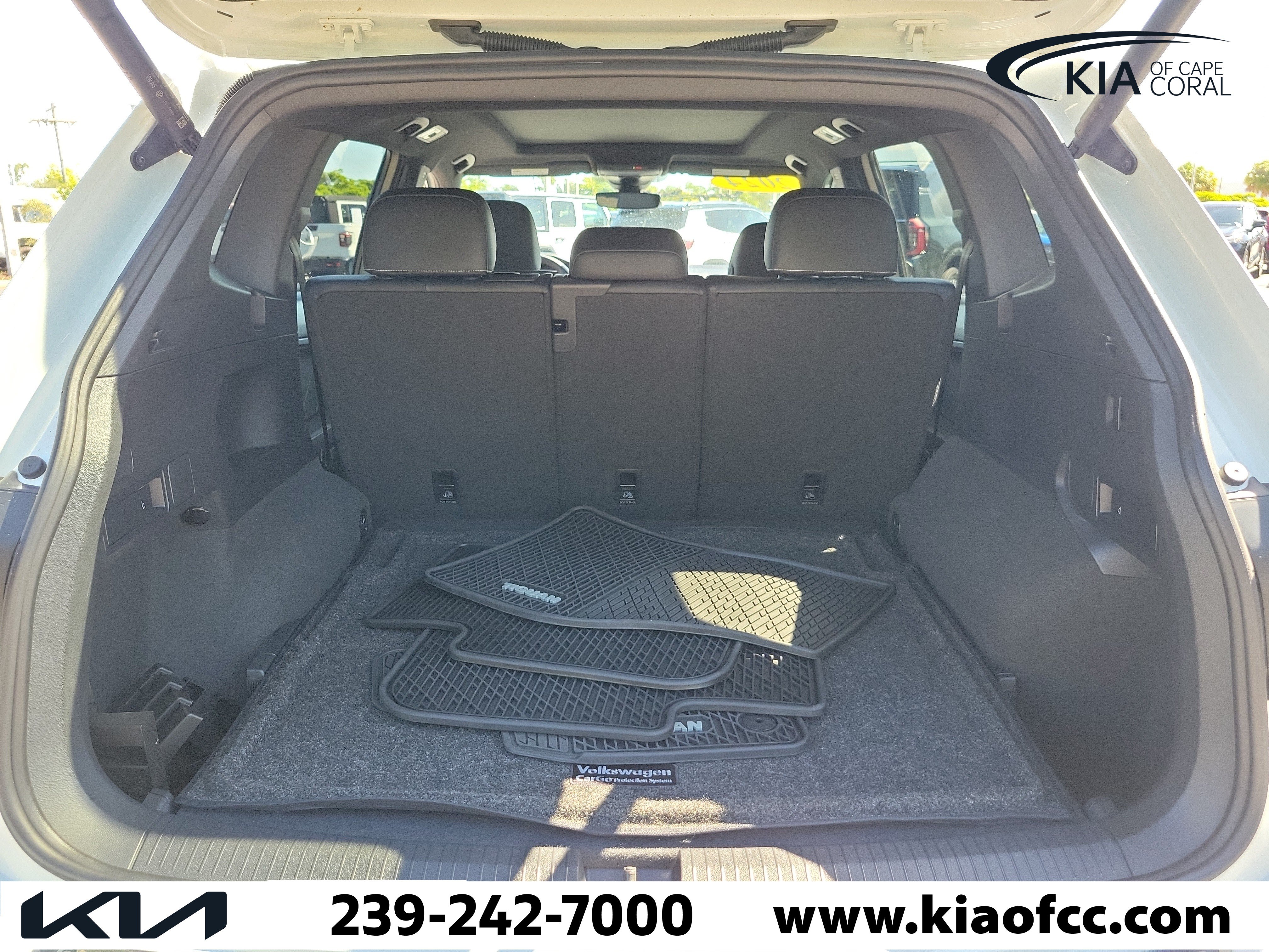 Used 2024 Volkswagen Tiguan SE R-Line AWD/4WD image 11