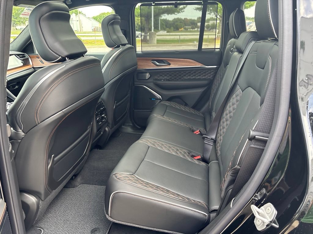 New 2027 Jeep Grand Cherokee Summit AWD/4WD image 18