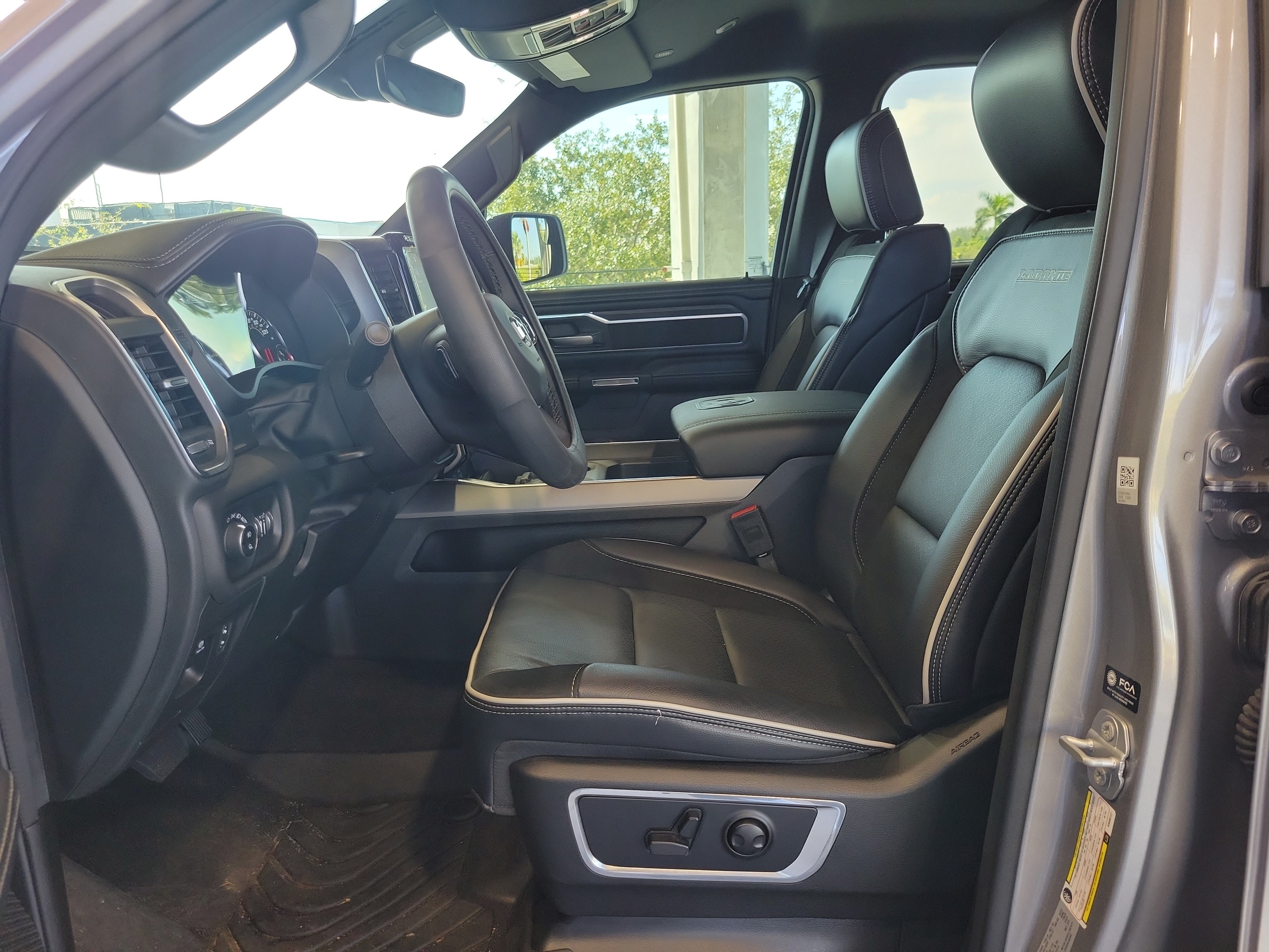 Used 2025 RAM 1500 Laramie w/ Sport Appearance Package AWD/4WD image 18