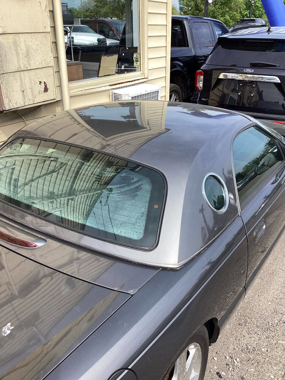 Used 2003 Ford Thunderbird image 25