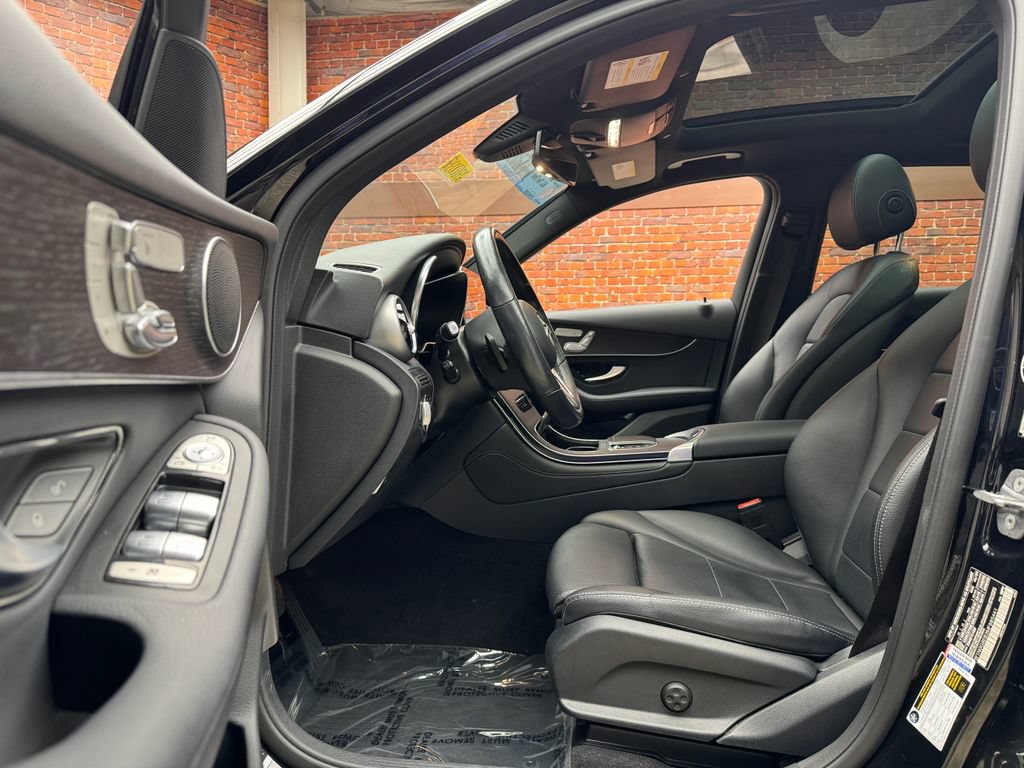 Used 2021 Mercedes-Benz GLC 300 4MATIC image 19