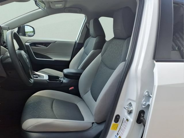 Used 2021 Toyota RAV4 XLE AWD/4WD image 12