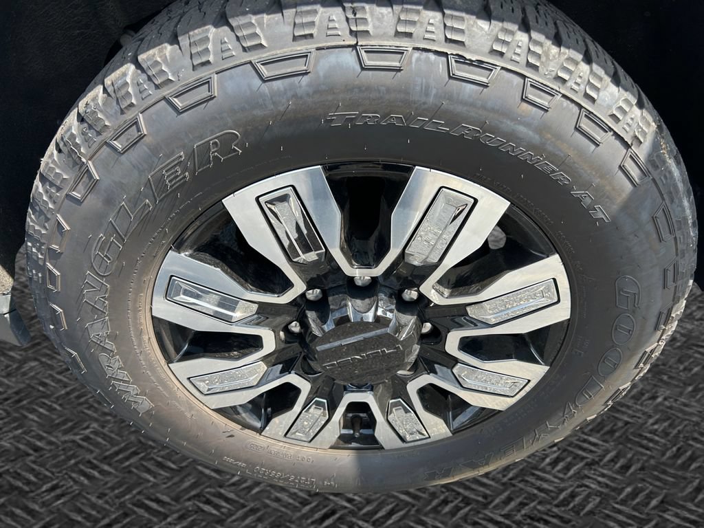 Used 2025 GMC Sierra 2500 Denali w/ Denali Reserve Package AWD/4WD image 11