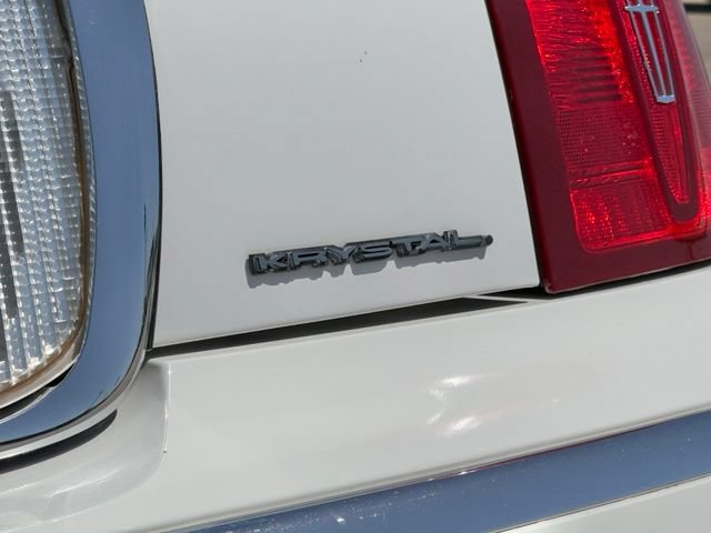 Used 2002 Lincoln Town Car Executive RWD image 11