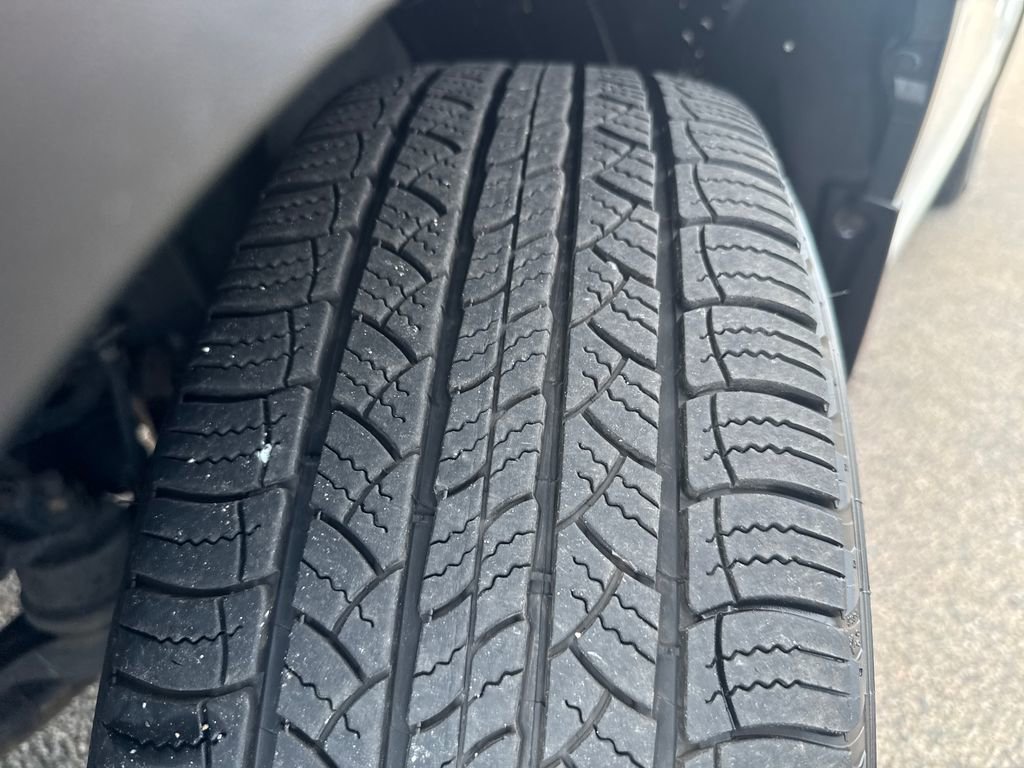 Used 2019 Toyota Highlander LE AWD/4WD image 43