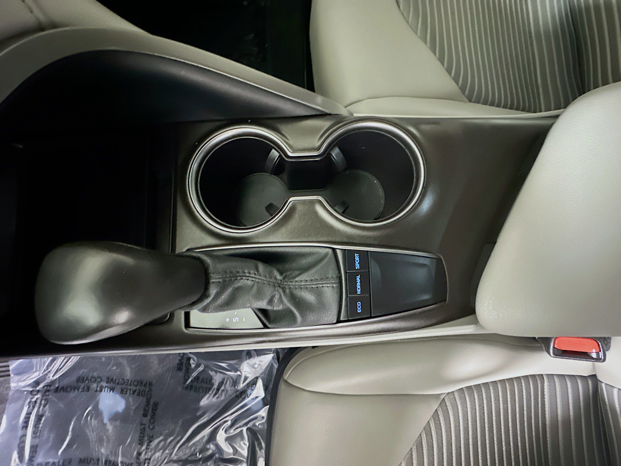 Used 2024 Toyota Camry SE image 20