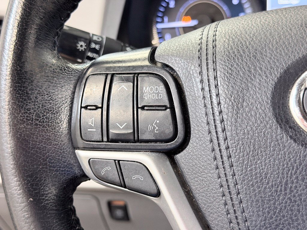Used 2018 Toyota Sienna XLE w/ XLE Navigation Package FWD image 44