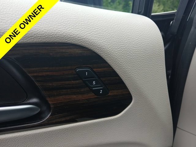 Certified 2023 Chrysler Pacifica Limited FWD image 38