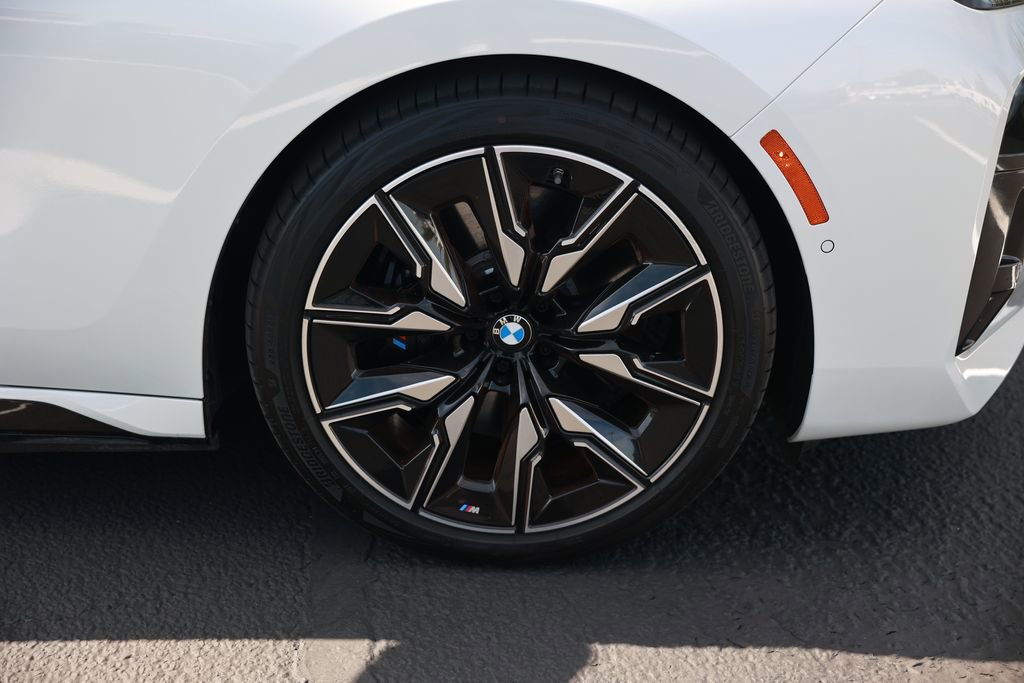 Used 2025 BMW i7 M70 w/ Executive Package image 8
