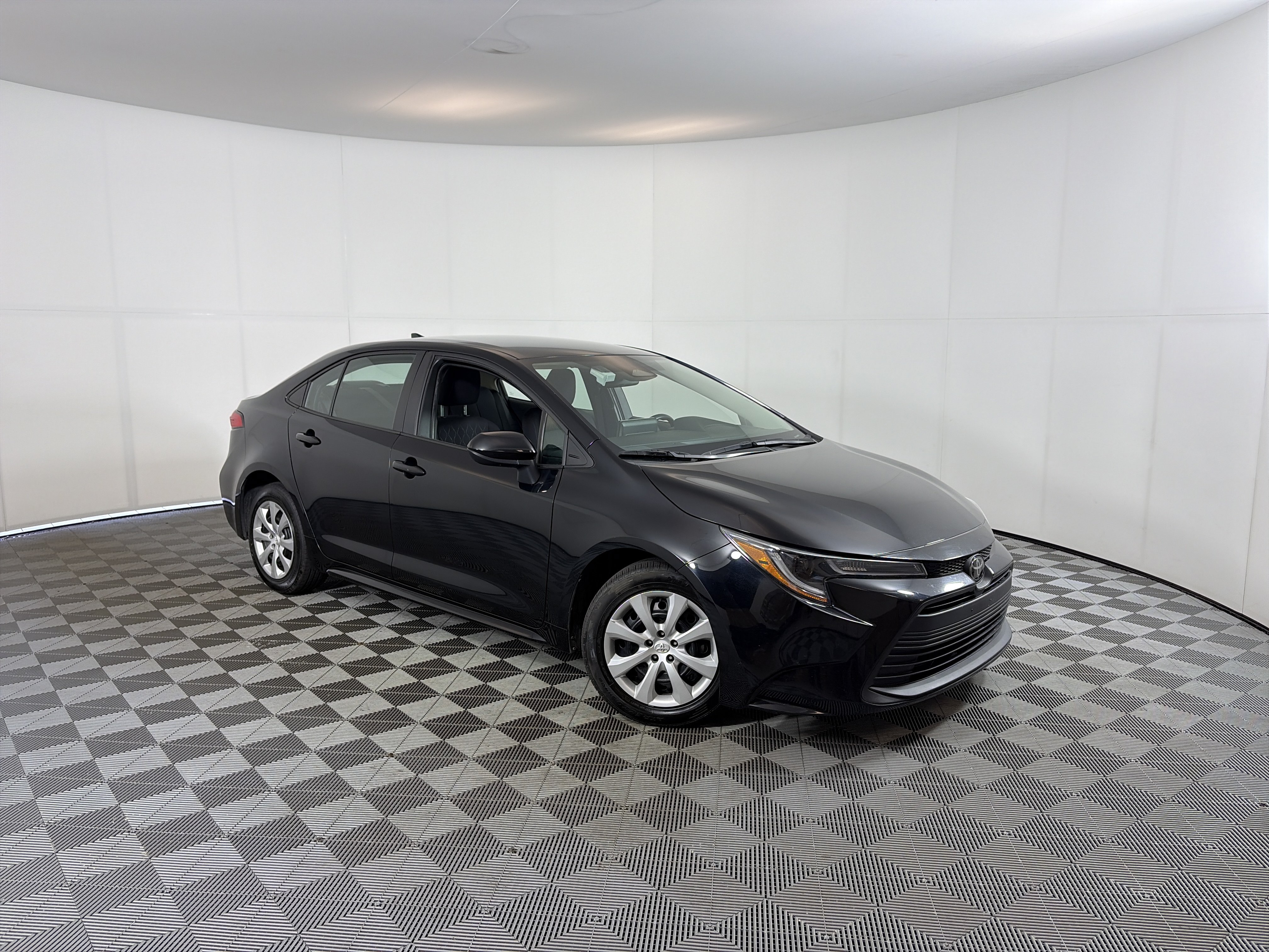 Used 2024 Toyota Corolla LE FWD image 1