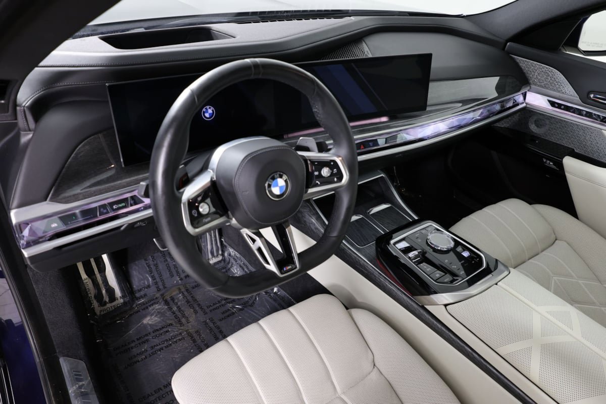 Used 2023 BMW 760i xDrive AWD/4WD image 20