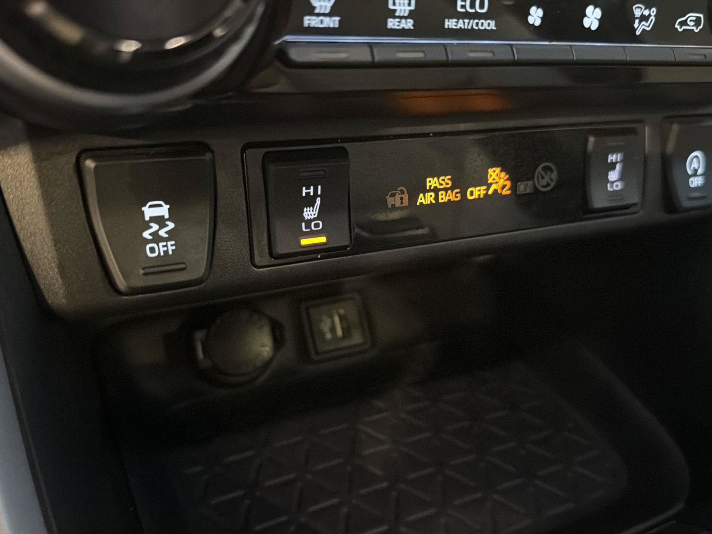 Certified 2023 Toyota RAV4 XLE Premium FWD image 28