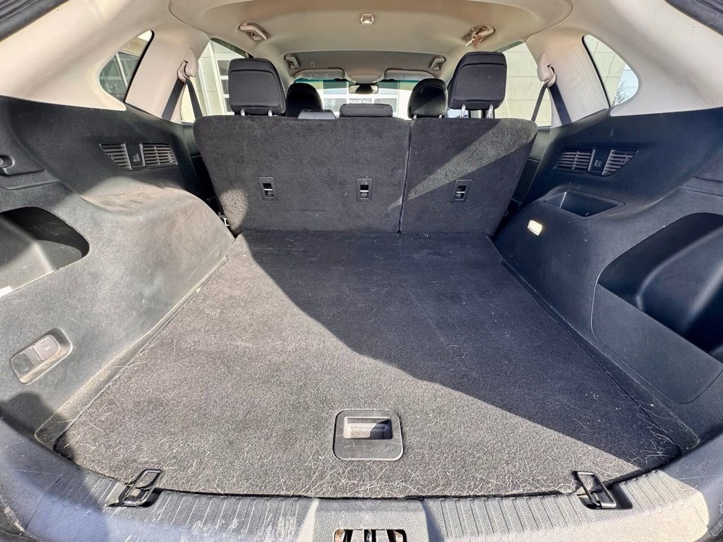 Used 2019 Ford Edge SE image 16