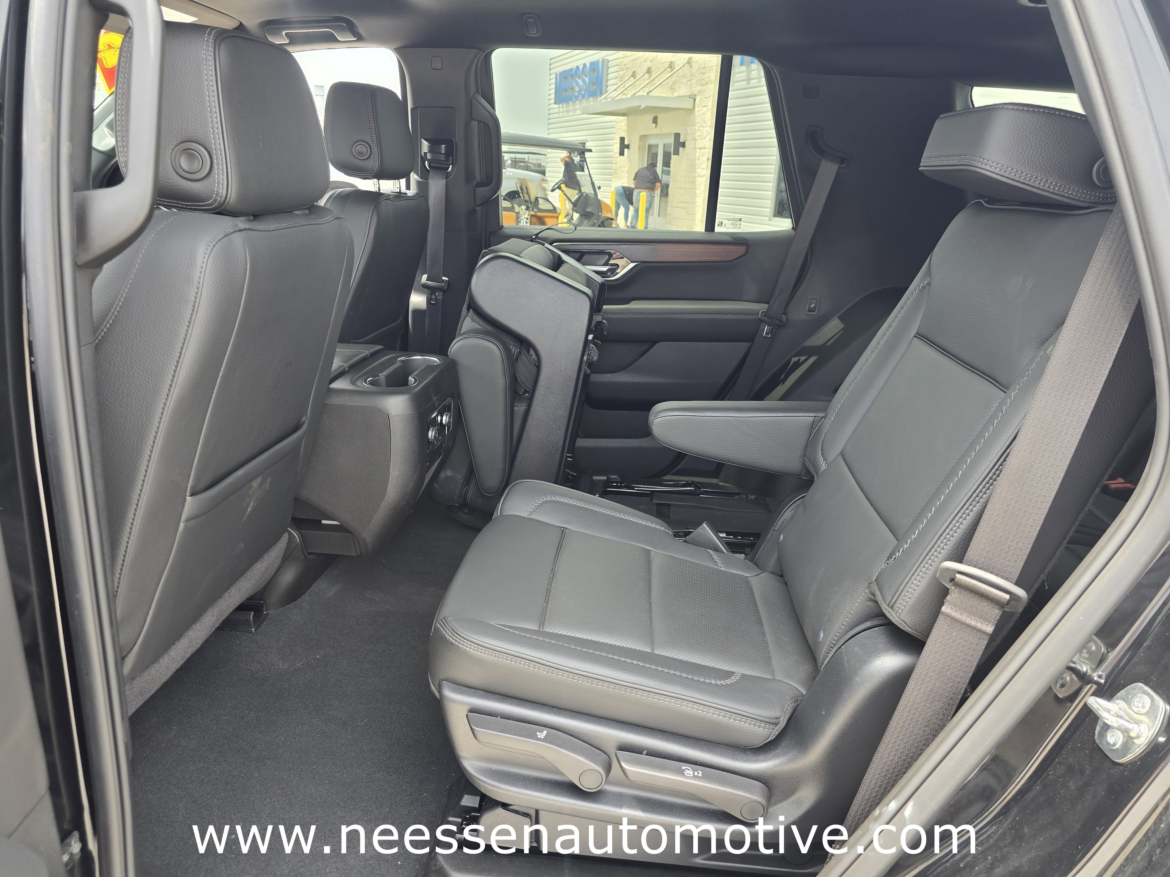 Used 2025 GMC Yukon Denali AWD/4WD image 5