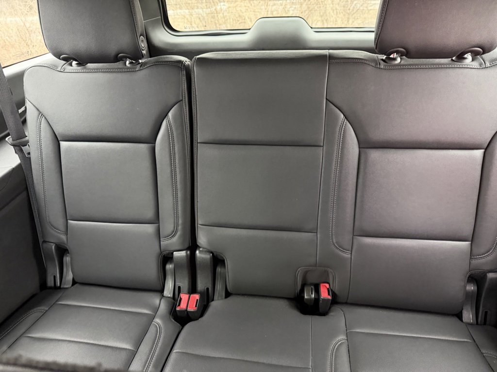 Used 2024 Chevrolet Suburban LT image 28